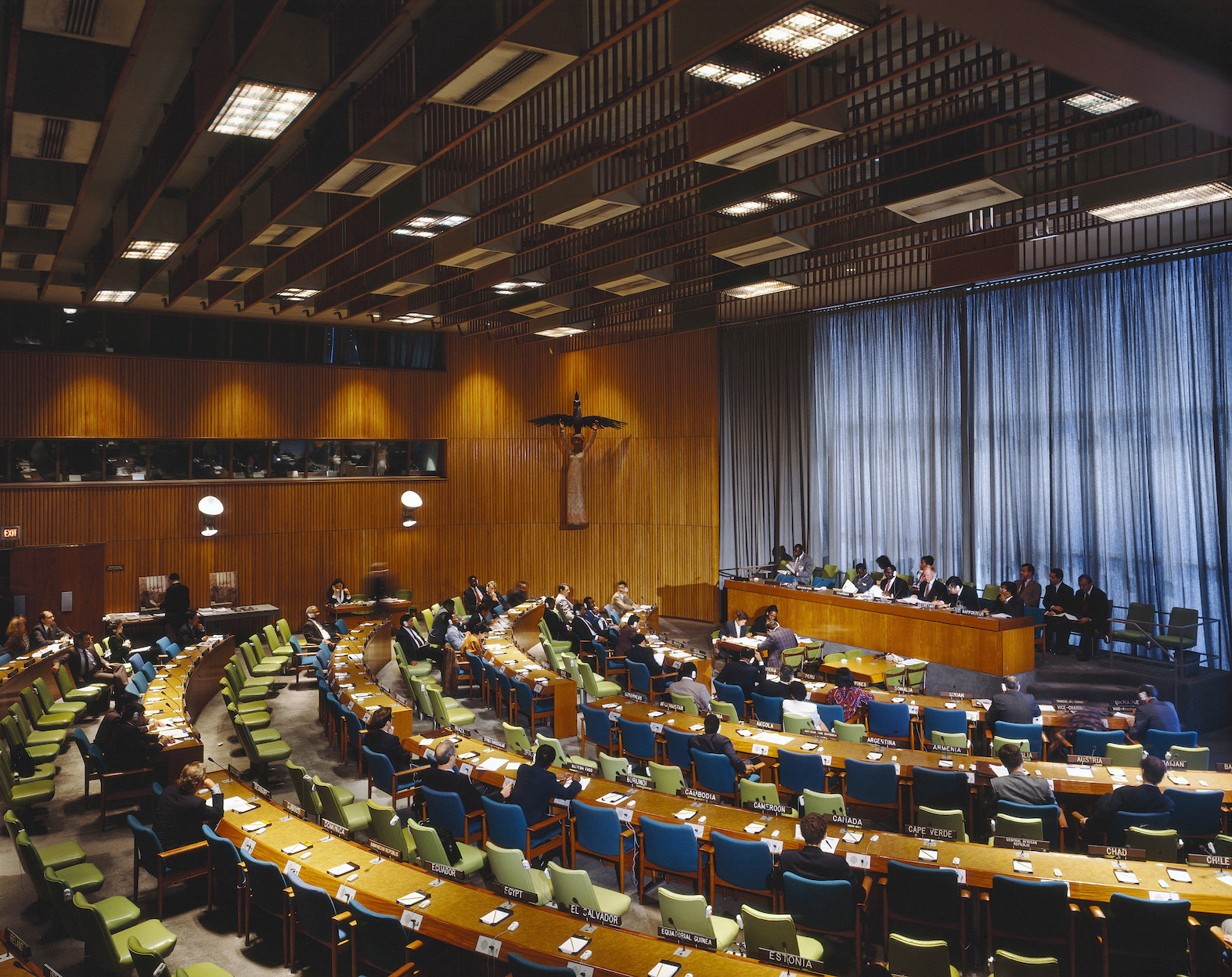 A general view of the Trusteeship Council Chamber at United Nations Headquarters. [1993]